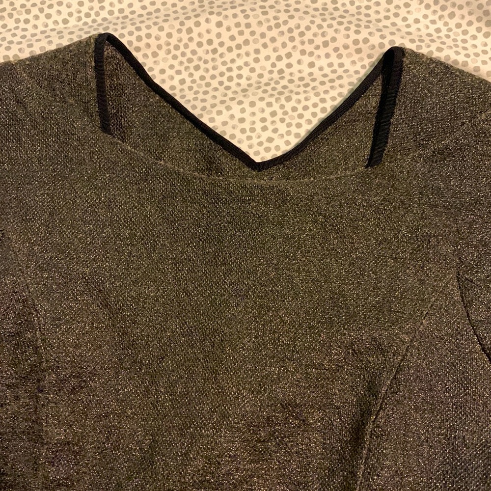 Theory Size 6 Short Sleeve Pewter Color Top